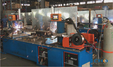 Automatic welding machine for beams